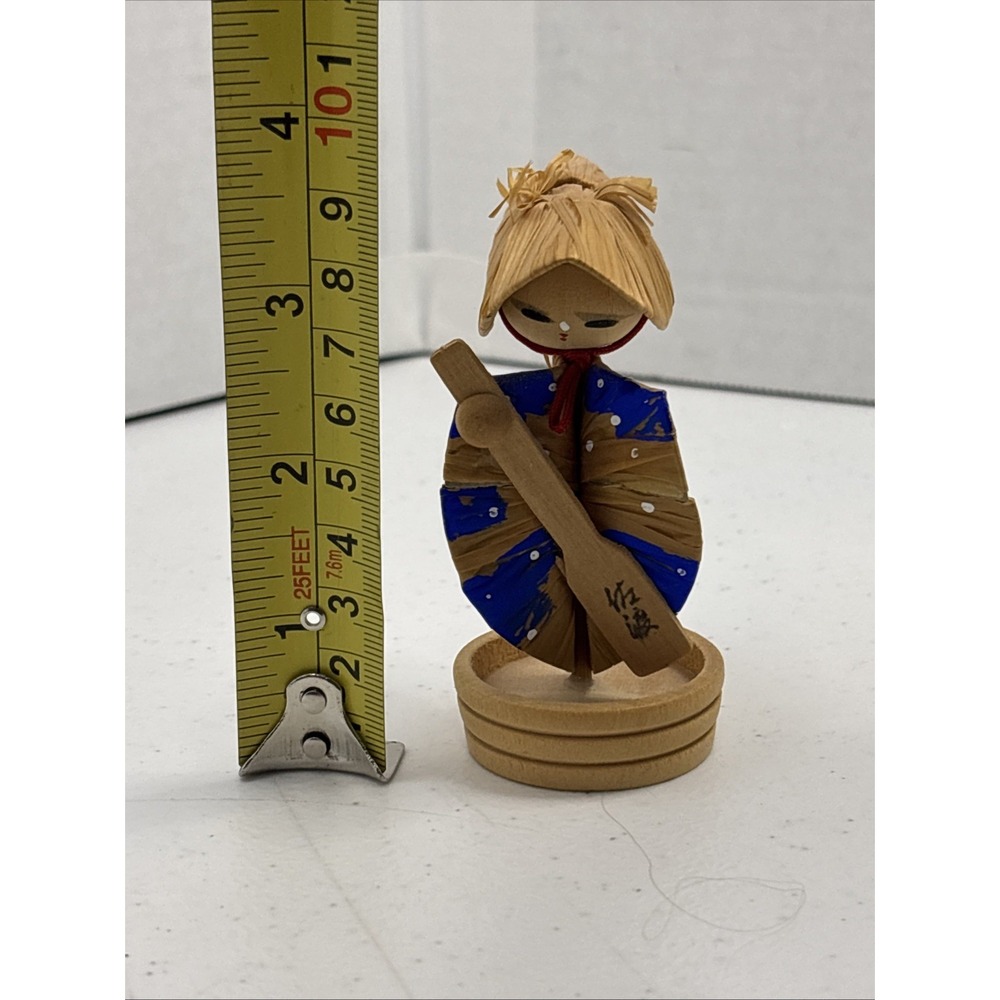 Vintage Japanese Hand Painted Kokeshi Wooden Straw Hat Doll Figurine 3.5" - Picture 5 of 6